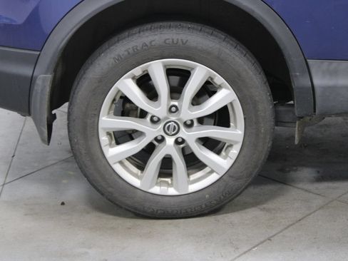 Used 2020 Nissan Rogue Sport SV FWD image 12