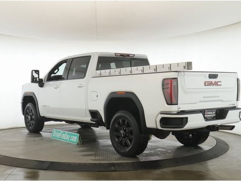 Used 2024 GMC Sierra 2500 AT4 w/ Technology Package image 8