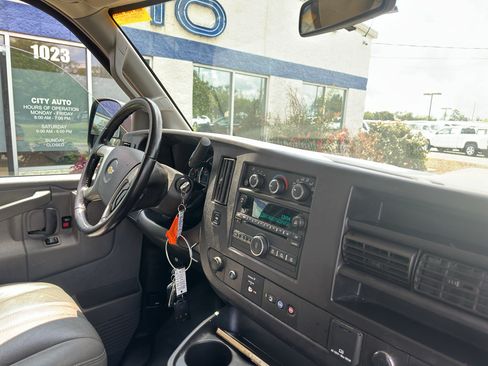 Used 2019 Chevrolet Express 3500 LS RWD image 11