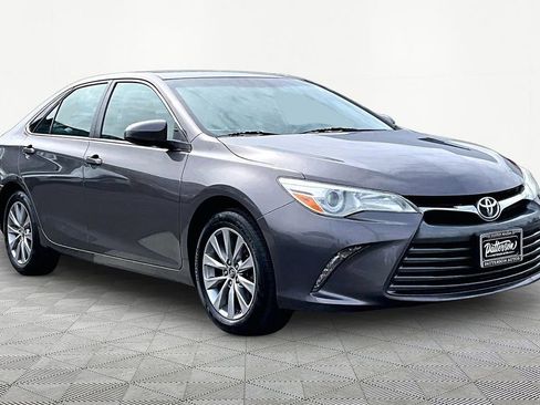 Used 2017 Toyota Camry XLE FWD image 5