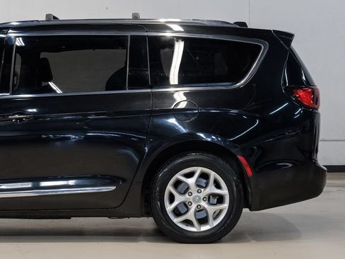 Used 2020 Chrysler Pacifica Limited FWD image 20