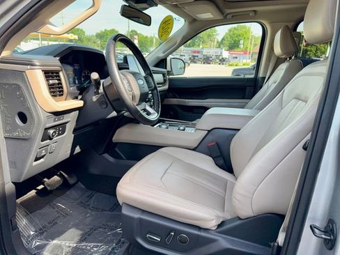 Used 2024 Ford Expedition Limited AWD/4WD image 13
