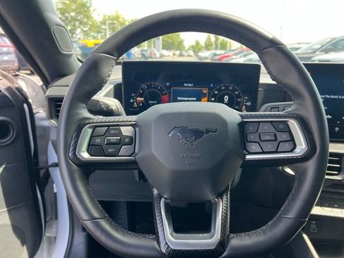 Used 2025 Ford Mustang Coupe RWD image 13
