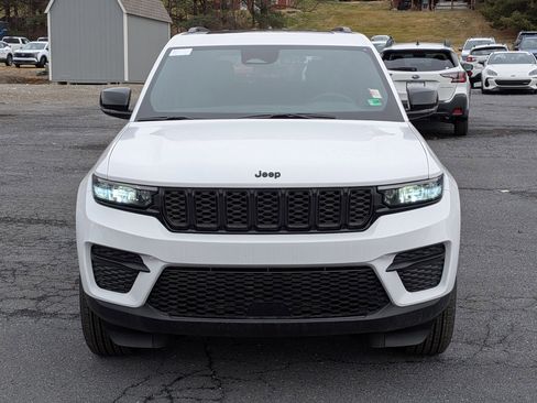 New 2025 Jeep Grand Cherokee Altitude image 2