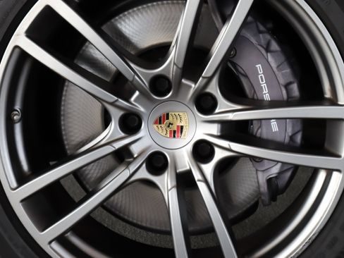 Certified 2022 Porsche Cayenne Platinum Edition image 13