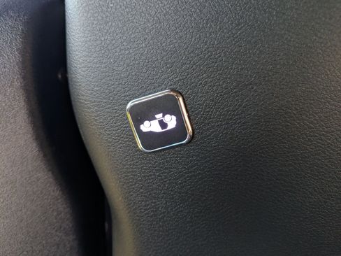 Used 2025 Chrysler Pacifica Select image 25