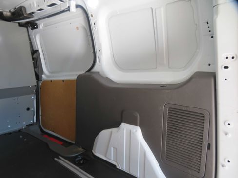 Used 2020 Ford Transit Connect XL image 24