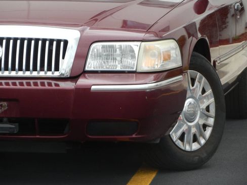 Used 2007 Mercury Grand Marquis GS RWD image 5