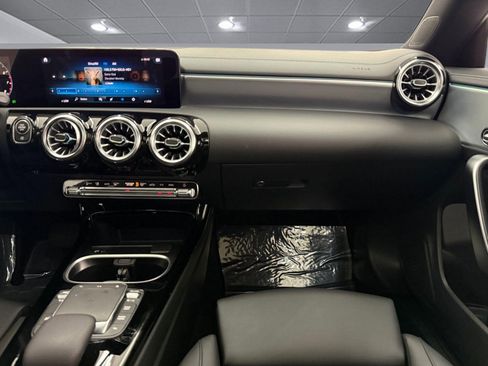 Used 2023 Mercedes-Benz CLA 250 image 27