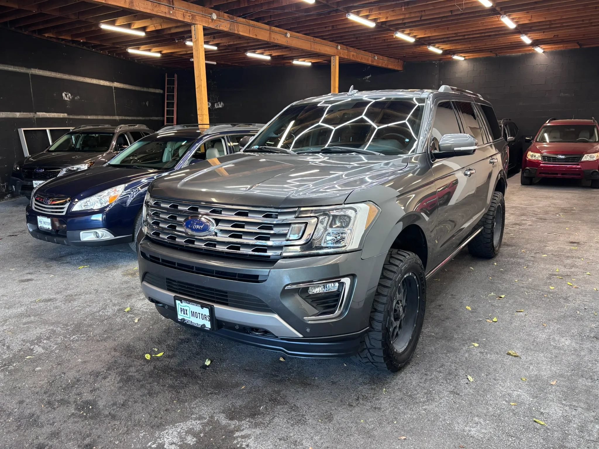 Used 2018 Ford Expedition Limited AWD/4WD image 3