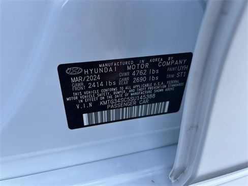 Used 2025 Genesis G70 2.5T w/ Sport Prestige Package image 32