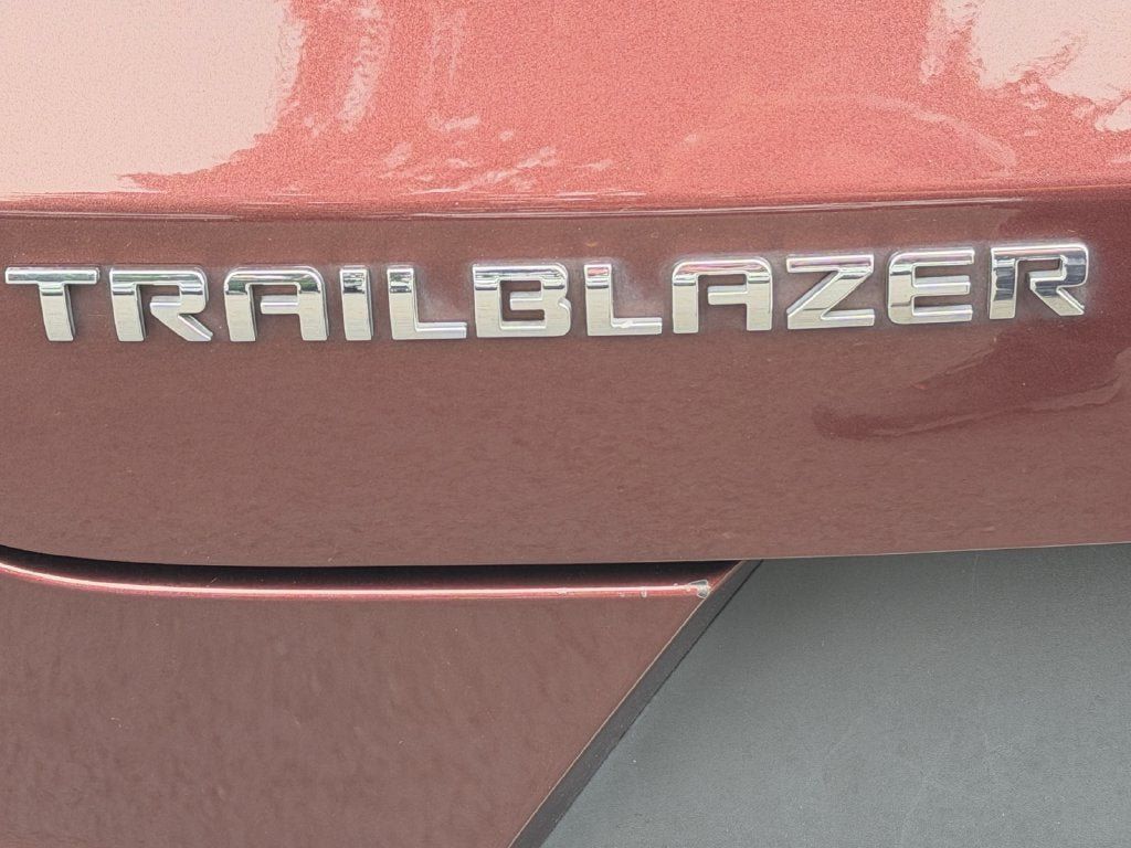 Used 2022 Chevrolet TrailBlazer LT w/ Convenience Package FWD image 36