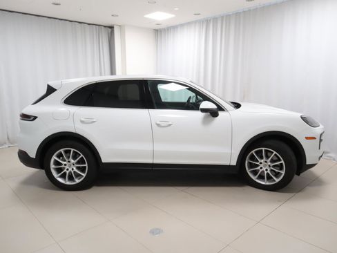 Used 2024 Porsche Cayenne AWD/4WD image 6