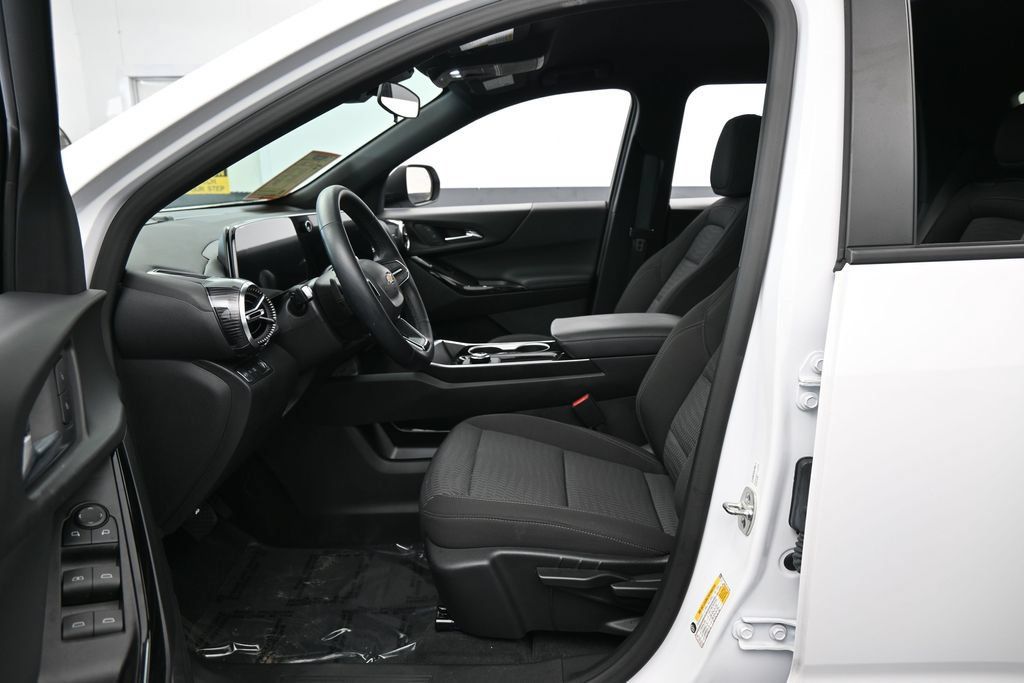 Used 2026 Chevrolet Equinox LT FWD image 11
