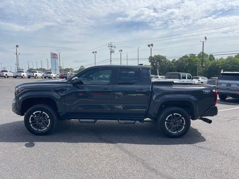 Used 2025 Toyota Tacoma TRD Sport AWD/4WD image 13