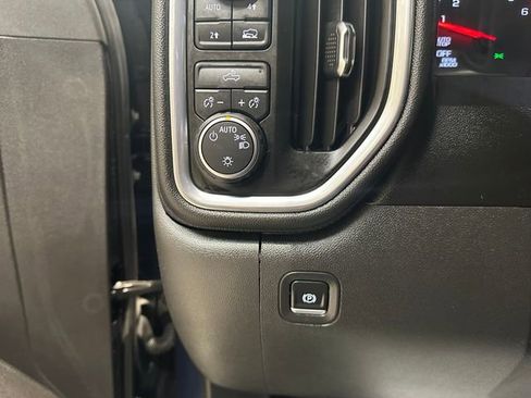 Used 2021 Chevrolet Silverado 1500 LT AWD/4WD image 15