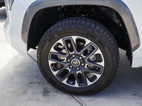 Used 2023 Toyota Tundra Limited AWD/4WD image 12