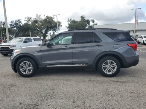Used 2022 Ford Explorer XLT w/ Equipment Group 202A image 6