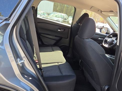 Used 2025 Nissan Rogue SV image 14