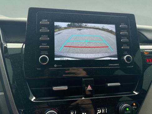 Used 2023 Toyota Camry SE image 19