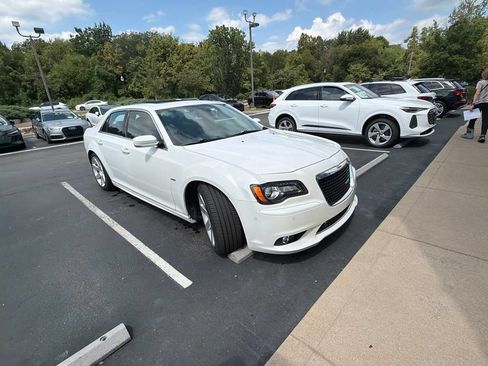 Used 2012 Chrysler 300 SRT8 w/ 19-Premium Speaker Group RWD image 20