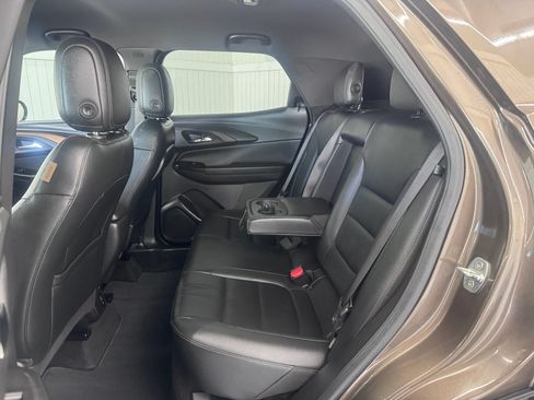 Used 2021 Chevrolet TrailBlazer ACTIV w/ Technology Package FWD image 12