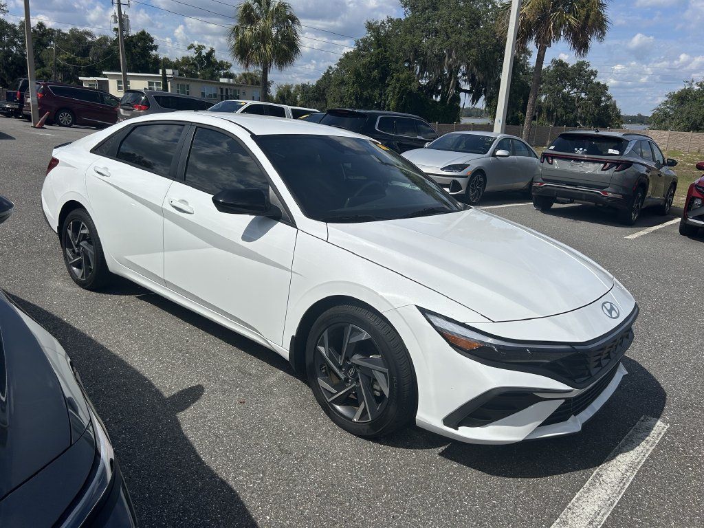 Used 2025 Hyundai Elantra Sport FWD image 1