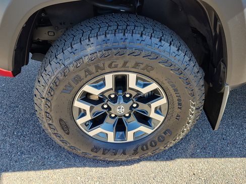 Used 2021 Toyota Tacoma TRD Off-Road w/ Technology Package image 16