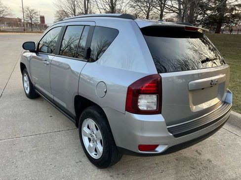 Used 2017 Jeep Compass Latitude image 4