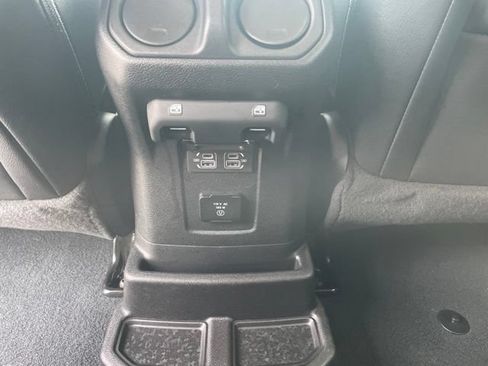 Used 2022 Jeep Wrangler Unlimited Sahara AWD/4WD image 12