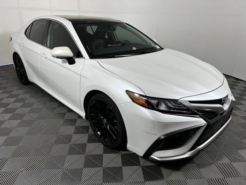 Used 2022 Toyota Camry XSE w/ Navigation Package FWD image 3