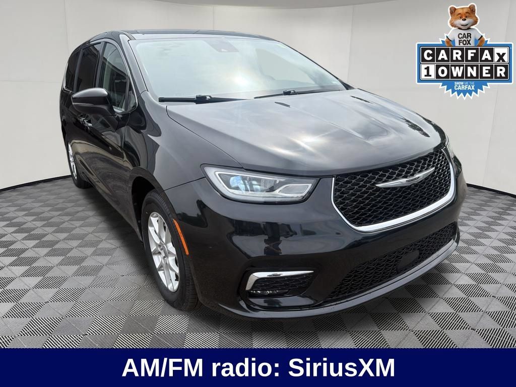 Used 2023 Chrysler Pacifica Touring-L FWD image 9