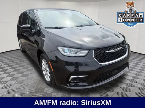 Used 2023 Chrysler Pacifica Touring-L FWD image 9