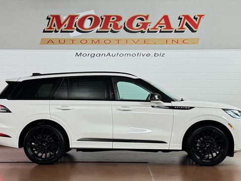 Used 2025 Lincoln Aviator Reserve w/ Equipment Group 201A image 2