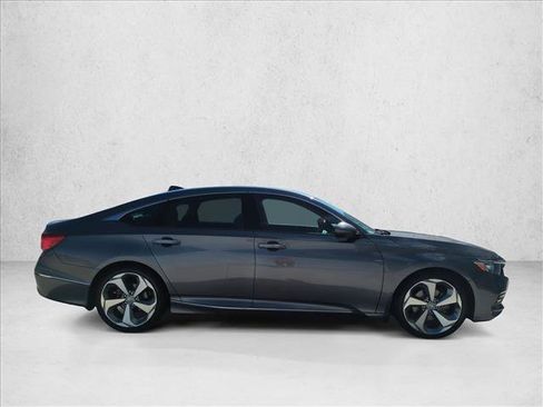 Used 2018 Honda Accord Touring image 4
