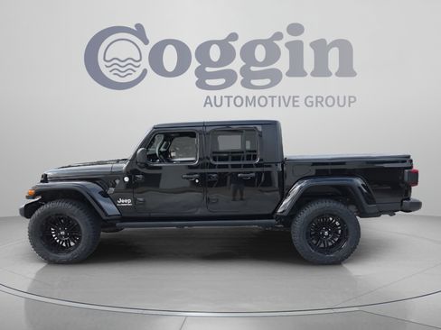 Used 2020 Jeep Gladiator Overland w/ LED Lighting Group AWD/4WD image 2