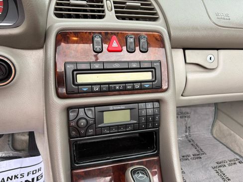 Used 2000 Mercedes-Benz CLK 320 Cabriolet image 35
