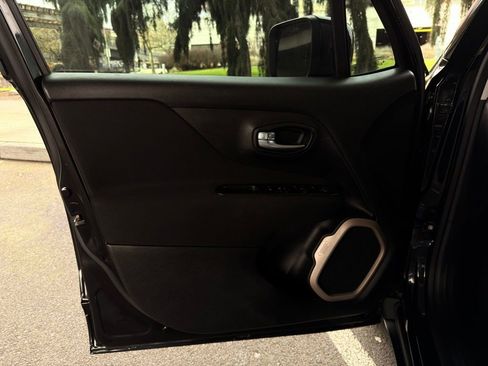 Used 2015 Jeep Renegade Latitude w/ Popular Equipment Group image 21