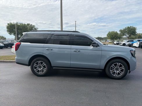 Used 2025 Ford Expedition Active RWD image 4