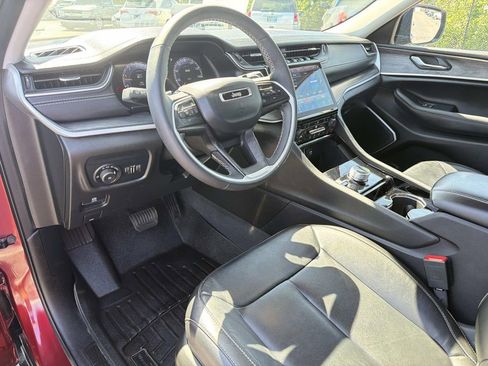Used 2023 Jeep Grand Cherokee Limited w/ Black Appearance Package AWD/4WD image 25