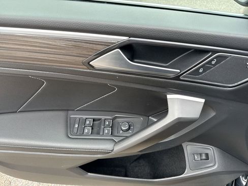 Used 2022 Volkswagen Tiguan SEL R-Line image 15