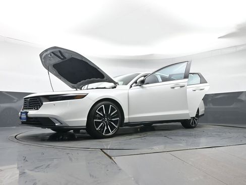 Used 2024 Honda Accord Touring image 41