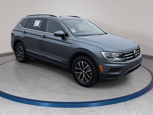 Used 2021 Volkswagen Tiguan SE image 3