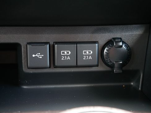 Used 2021 Toyota Highlander Limited AWD/4WD image 32