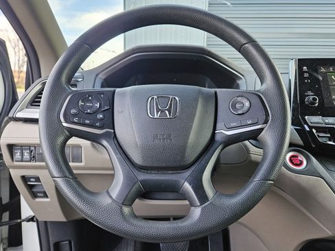 Used 2018 Honda Odyssey EX image 11