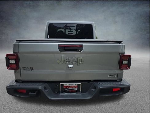 Used 2020 Jeep Gladiator Overland w/ LED Lighting Group AWD/4WD image 29