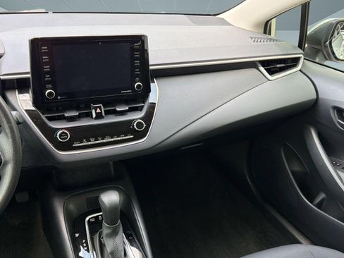Used 2022 Toyota Corolla LE FWD image 17