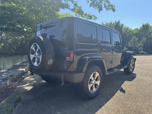 Used 2017 Jeep Wrangler Unlimited Sahara w/ Connectivity Group AWD/4WD image 4