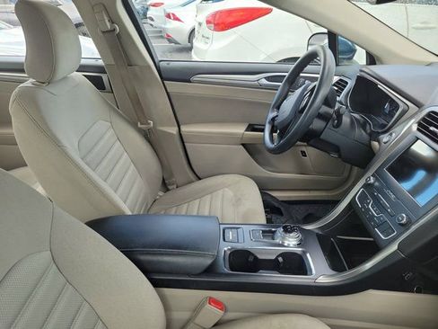 Used 2019 Ford Fusion SE FWD image 3