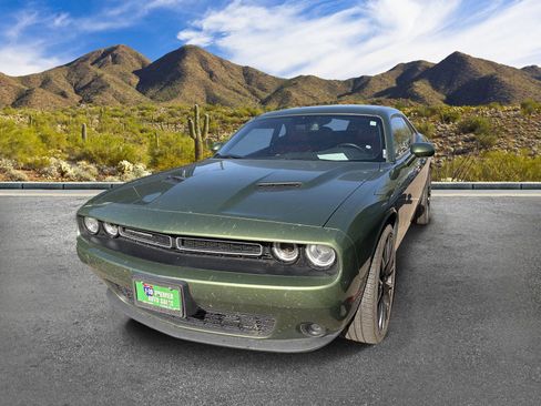 Used 2021 Dodge Challenger SXT RWD image 13